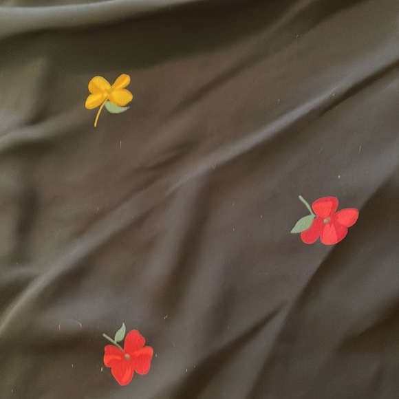 Medium Loft black floral top - Picture 3 of 3